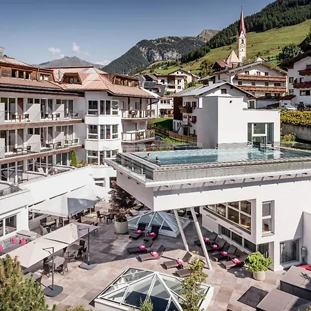 Отель Alpin Art & Naudererhof Superior 4*